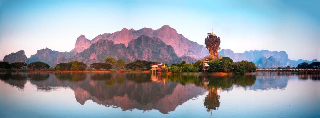 En bild på en pagoda i Hpa An i Burma