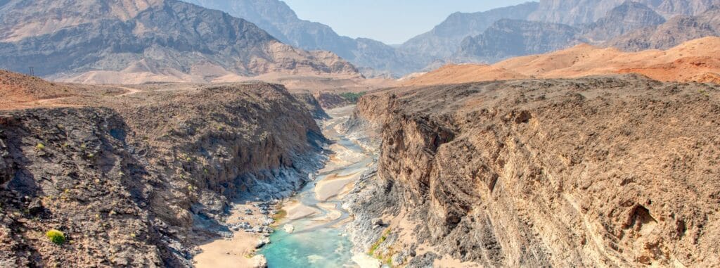 En bild på en wadi i Oman