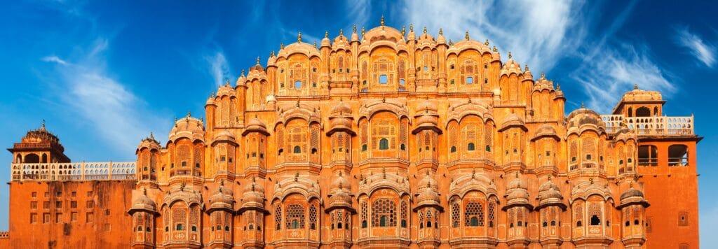 En bild på vindarnas palats Hawa Mahal i Jaipur