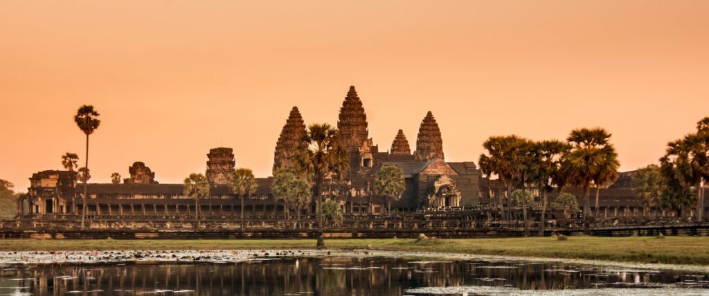 En bild på Angkor Wat i solnedgång